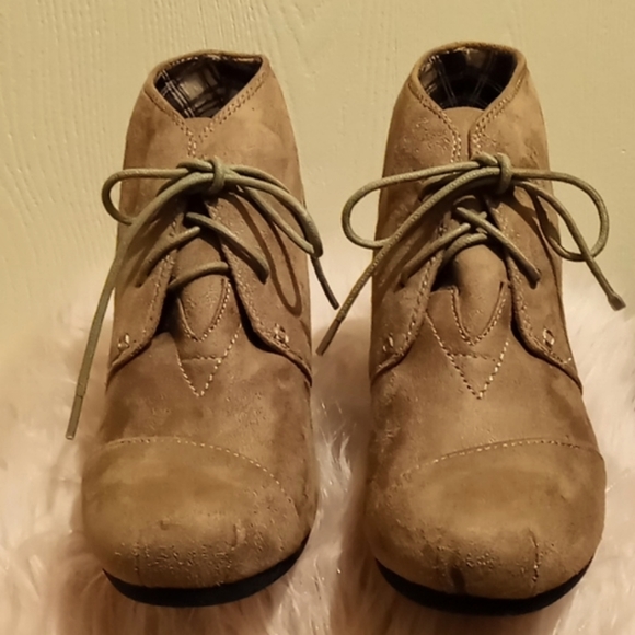 NEW! Top Moda Forever Link  Faux Suede  Booties Camel SIZE 5 1/2 - Picture 2 of 10